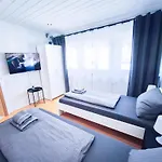 Alfa Stuttgart 3Zi-Maisonette 6 Personen Zuffenhausen Nahe Porsche & Bosch L Wifi & Smarttv I 3Br 4 Beds I Kitchen I Bathroom & Wc