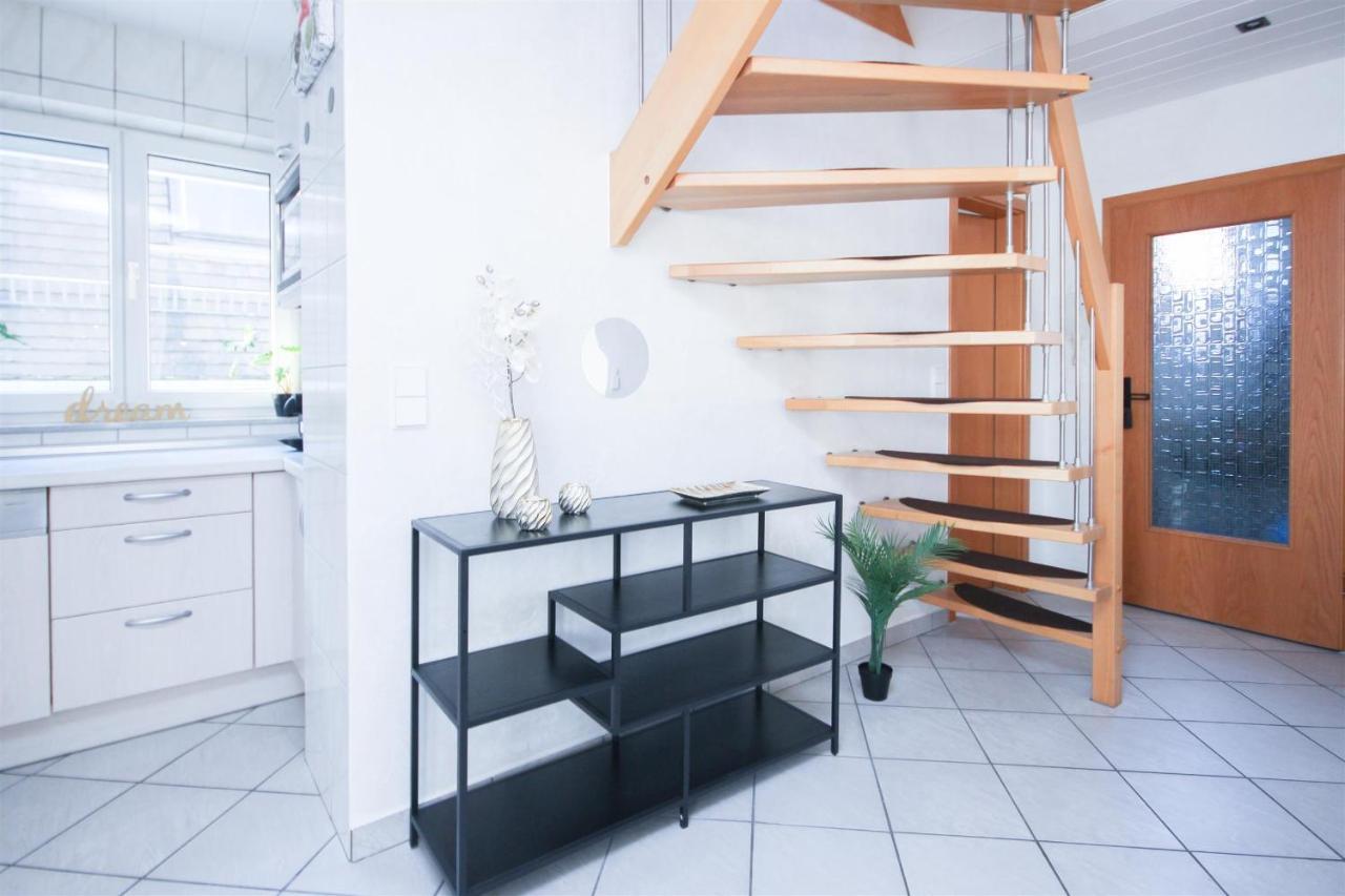 Alfa 3zi-maisonette 6 Personen Zuffenhausen Nahe Porsche & Bosch L Wifi & Smarttv I 3br 4 Beds I Kitchen I Bathroom & Wc Appartement *
